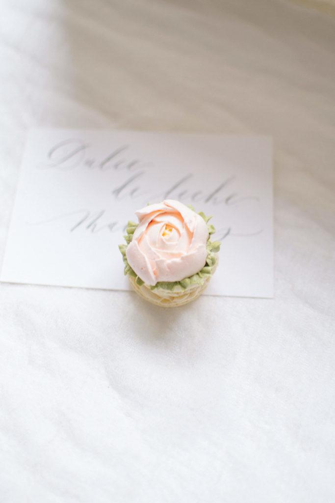 Floral macaron luxury wedding favours |MonAnnie